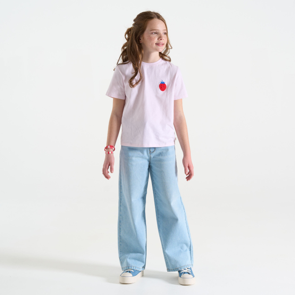 تيشيرت بأكمام قصيرة مزين برسوم الفراولة، باللون الوردي للفتيات